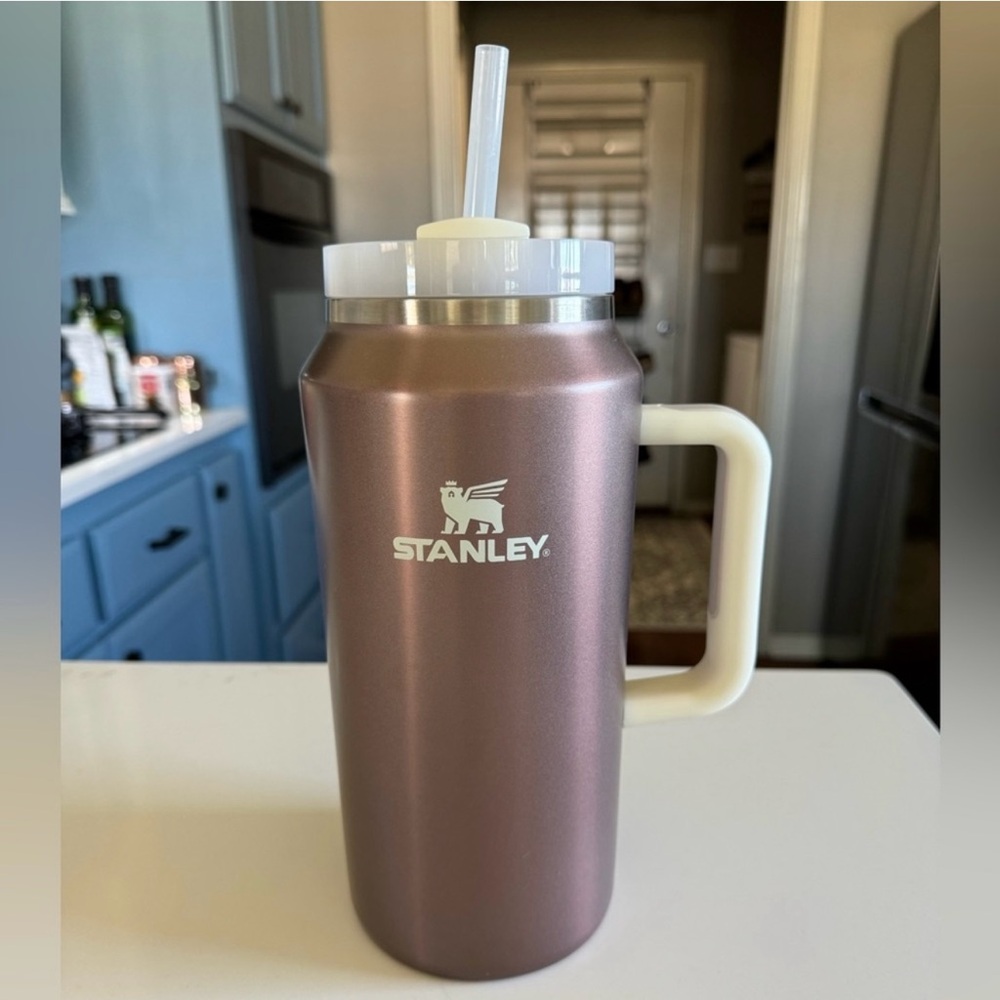 Rose Quartz 64oz Stanley
